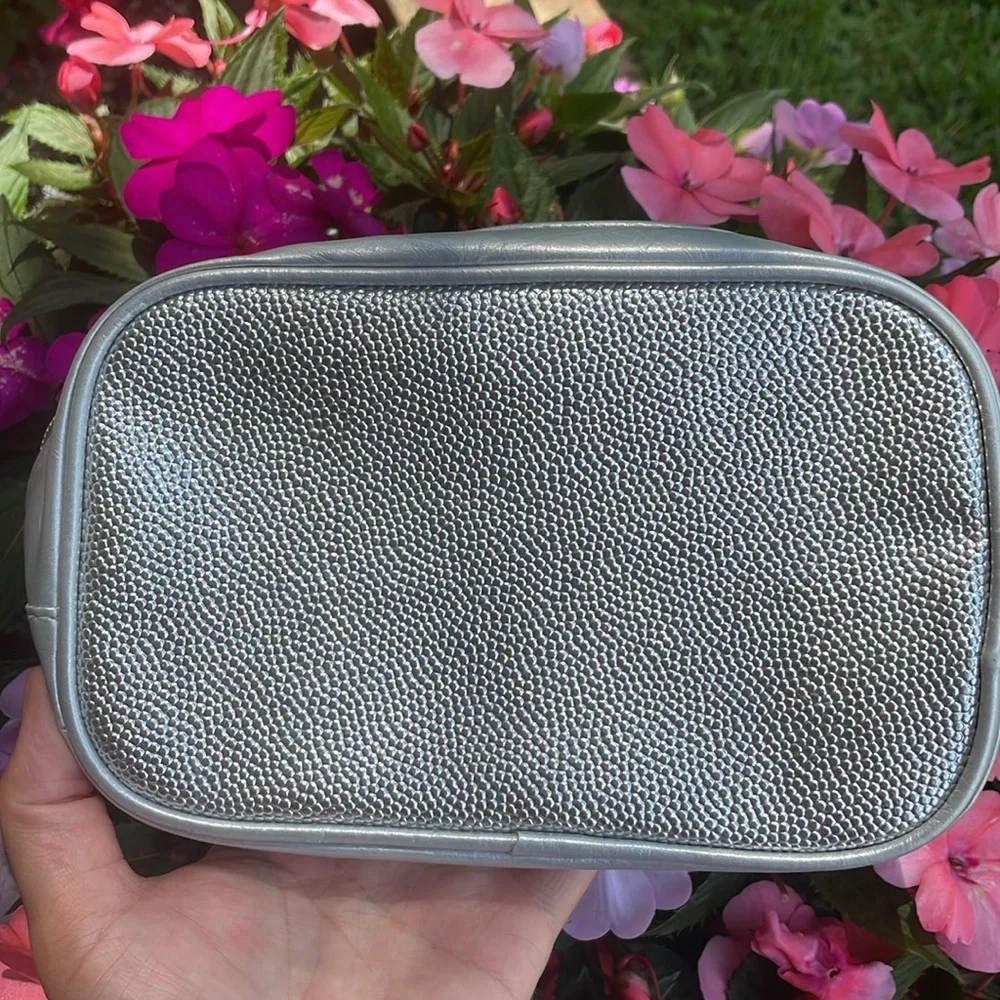 La Prairie Pouch NEW🩶